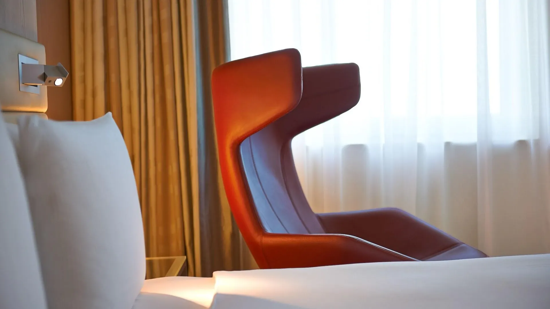מלון פרנקפורט Hilton Frankfurt Airport 4*,