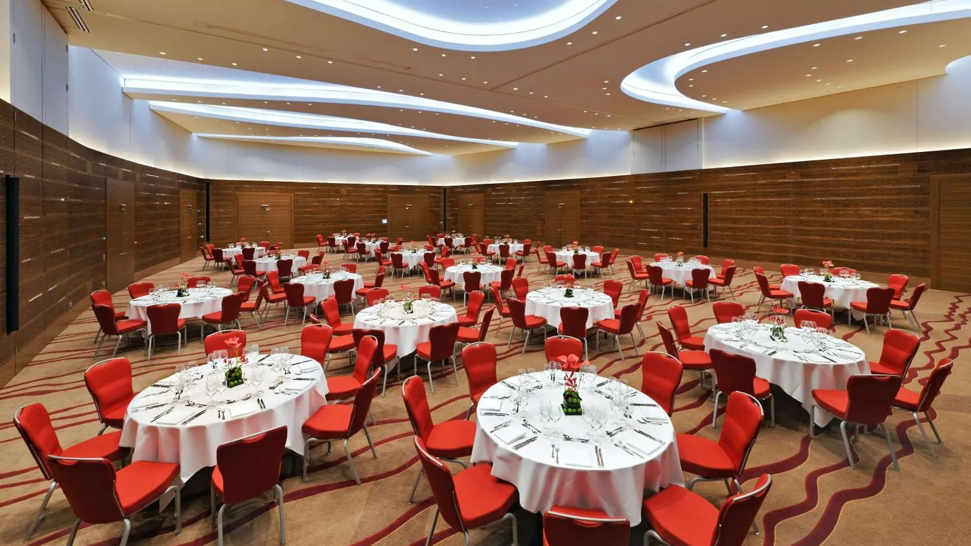 מלון פרנקפורט Hilton Frankfurt Airport