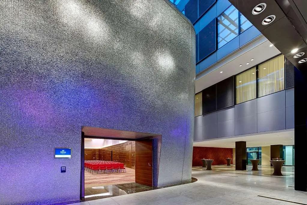 מלון פרנקפורט Hilton Frankfurt Airport