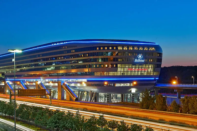 ****  Отель Hilton Frankfurt Airport Франкфурт-на-Майне Германия